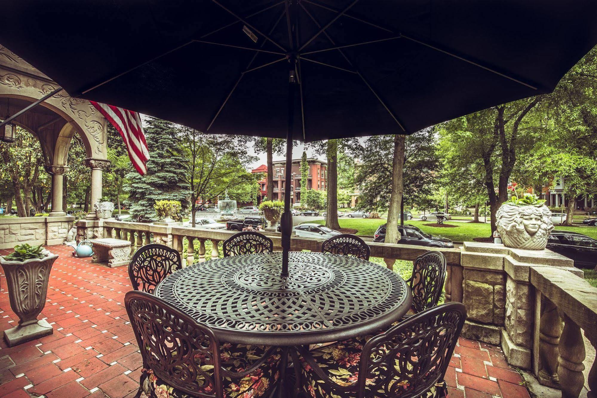 Inn At St James Court Louisville-Jefferson County Extérieur photo